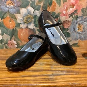Nina Black Patent Mary Janes. Toddler size 9